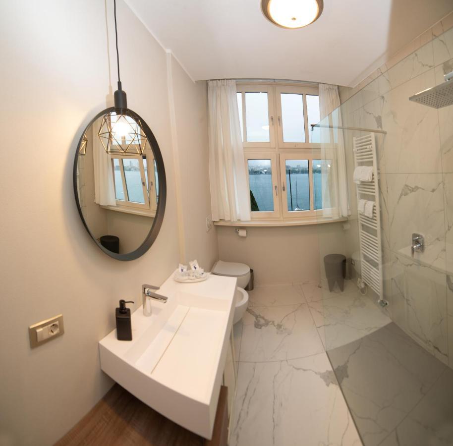 Little Marina Apartment มัลกราเต ภายนอก รูปภาพ